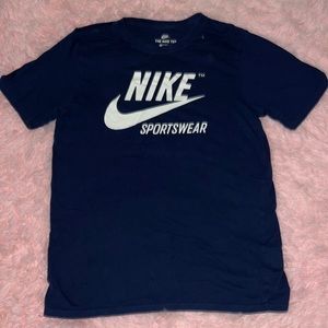 nike t-shirt